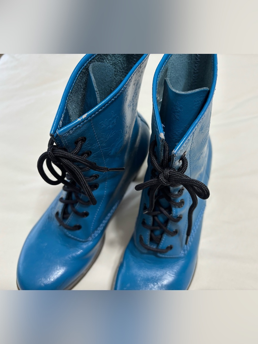 RARE Dr. Martens “Darcie” Blue Floral Embossed Lace-Up Heeled Boots - Sz 10 - Picture 10 of 10